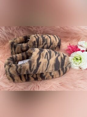 Auden Plush Tiger-Print Slip-On Platform Slippers Brown & Tan Sz 7 NEW!